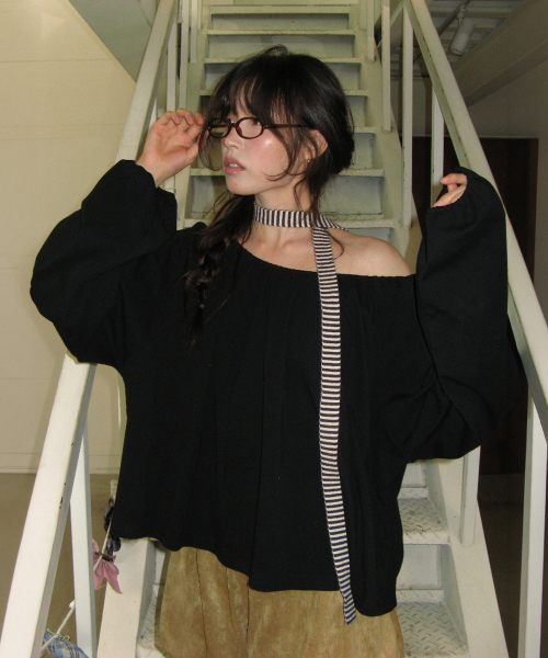 RONRON(ロンロン)の「SHIRRING PUFF LONG SLEEVE BLACK(Tシャツ/カットソー・レディース・その他・FREE)」の1枚目の写真
