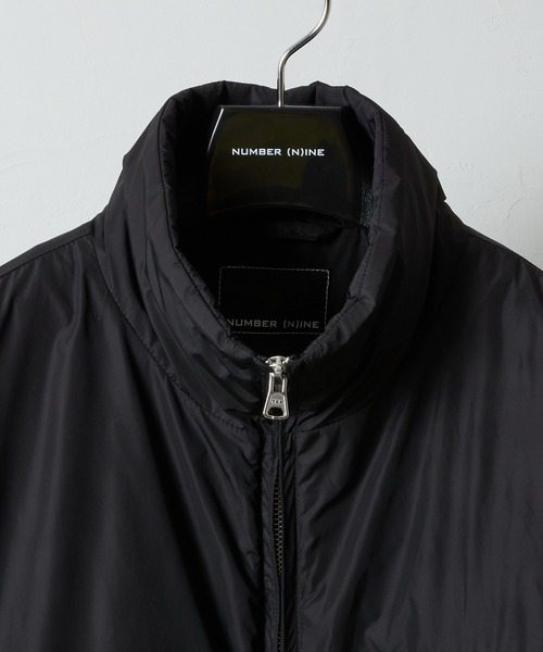 NUMBER (N)INE(ナンバーナイン)の「LIGHTWEIGHT INSULATION NYLON WEP JACKET / ライトウェイト 中綿 撥水 ナイロン スタンドネック ジャケット(ミリタリージャケット・メンズ・ブラック/オリーブ・2/3/4)」の4枚目の写真