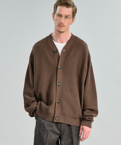 ORCIVAL(オーシバル)の「ORCIVAL | 〈別注〉ウールコットン Vネックカーディガン MEN(カーディガン/ボレロ・メンズ・ブラック/ダークグレー/ブラウン系その他・4/5)」の21枚目の写真