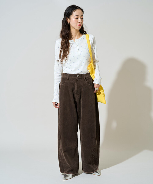 FREAK'S STORE（フリークスストア）の「限定展開　コーデュロイ カーブパンツ（その他パンツ・レディース・ライトグレー/ブラック/ナチュラル/ブラウン/ピンク/グレー・SMALL/MEDIUM）」の20枚目の写真