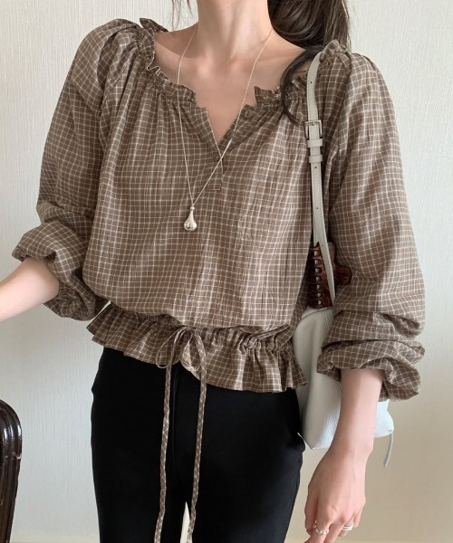 FAVORITO(ファヴォリート)の「チェック柄ウエストマークブラウス(シャツ/ブラウス・レディース・レッド/モカ・F)」の3枚目の写真