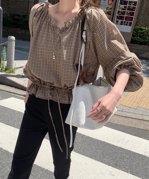 FAVORITO(ファヴォリート)の「チェック柄ウエストマークブラウス(シャツ/ブラウス・レディース・レッド/モカ・F)」の9枚目の写真