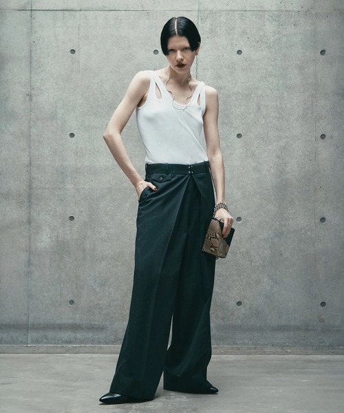 CONZ(コンズ)の「WOOL GABARDINE FOLDED WIDE TROUSERS(スラックス・レディース・ブラック/グレー・S/XS)」の2枚目の写真