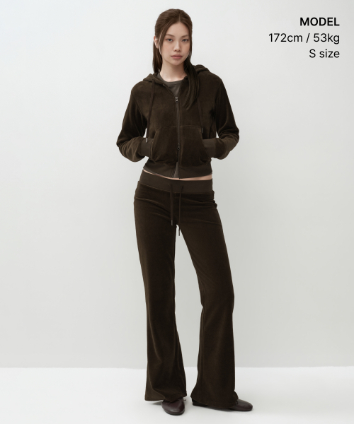 MUSINSA STANDARD WOMAN（ムシンサスタンダードウーマン）の「ウィメンズベルベットブーツカットトラックパンツ[ブラウン]（スウェットパンツ・レディース・その他・SMALL/MEDIUM/LARGE/X-SMALL）」の2枚目の写真