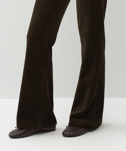 MUSINSA STANDARD WOMAN（ムシンサスタンダードウーマン）の「ウィメンズベルベットブーツカットトラックパンツ[ブラウン]（スウェットパンツ・レディース・その他・SMALL/MEDIUM/LARGE/X-SMALL）」の5枚目の写真