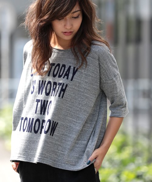 Denime(ドゥニーム)の「プリントTEE ONE TODAY(Tシャツ/カットソー・レディース・ホワイト/グレー・FREE)」の2枚目の写真
