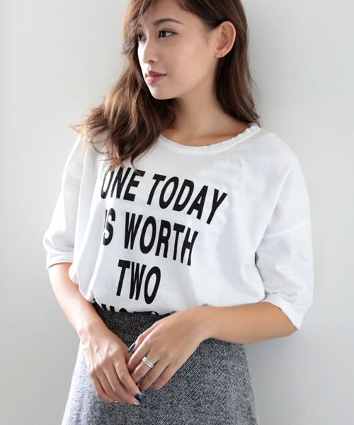 Denime(ドゥニーム)の「プリントTEE ONE TODAY(Tシャツ/カットソー・レディース・ホワイト/グレー・FREE)」の1枚目の写真