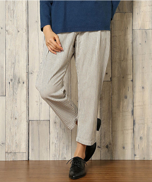 LBC（エルビーシー）の「麻レーヨンテーパードパンツ                 （その他パンツ・レディース・オフホワイト/チャコールグレー・MEDIUM）」の2枚目の写真