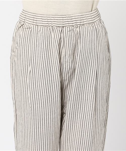 LBC（エルビーシー）の「麻レーヨンテーパードパンツ                 （その他パンツ・レディース・オフホワイト/チャコールグレー・MEDIUM）」の6枚目の写真