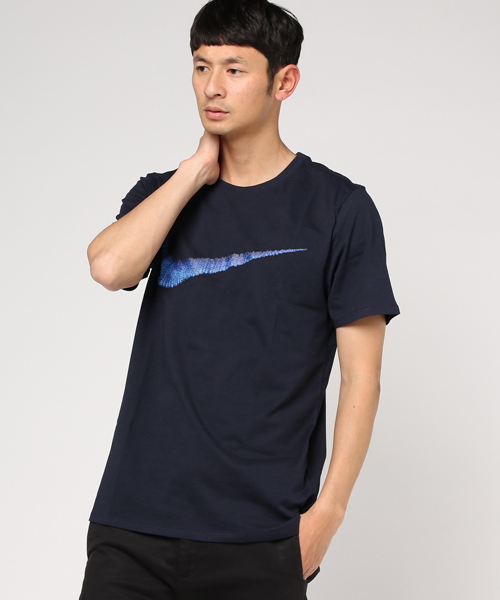 NIKE(ナイキ)の「【NIKE】プリントTシャツ(Tシャツ/カットソー・メンズ・ネイビー/ホワイト/ホワイト系その他/ブラック系その他/ブラック・MEDIUM/LARGE/X-LARGE)」の5枚目の写真