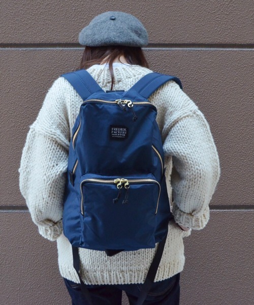 FREDRIK PACKERS(フレドリックパッカーズ)の「【FREDRIK PACKERS/フレドリックパッカーズ】420D SNUG PACK (S)(バックパック/リュック・レディース・ネイビー/ブラック/カーキ/オリーブ/タン・FREE)」の1枚目の写真