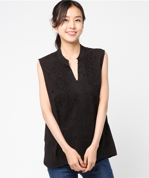 ottilie（オティーリエ）の「バック釦フラワー刺繍ノースリーブブラウス（シャツ/ブラウス・レディース・ブラック/オフホワイト・FREE）」の5枚目の写真