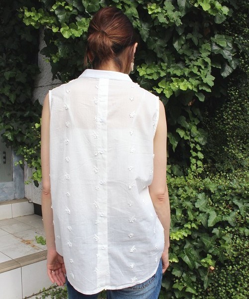 ottilie（オティーリエ）の「バック釦フラワー刺繍ノースリーブブラウス（シャツ/ブラウス・レディース・ブラック/オフホワイト・FREE）」の11枚目の写真