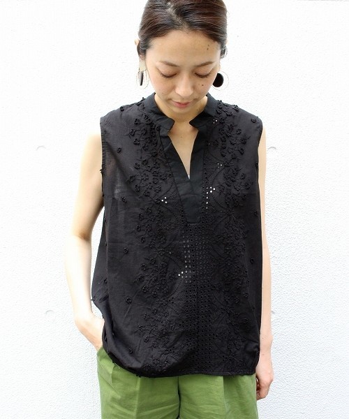 ottilie（オティーリエ）の「バック釦フラワー刺繍ノースリーブブラウス（シャツ/ブラウス・レディース・ブラック/オフホワイト・FREE）」の12枚目の写真
