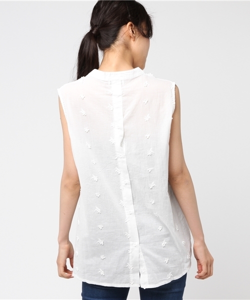 ottilie（オティーリエ）の「バック釦フラワー刺繍ノースリーブブラウス（シャツ/ブラウス・レディース・ブラック/オフホワイト・FREE）」の8枚目の写真