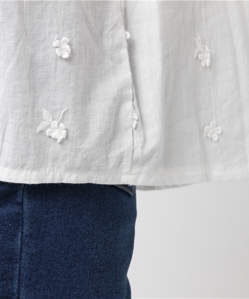 ottilie（オティーリエ）の「バック釦フラワー刺繍ノースリーブブラウス（シャツ/ブラウス・レディース・ブラック/オフホワイト・FREE）」の3枚目の写真