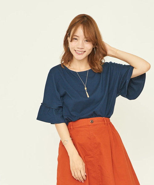 earth music&ecology(アースミュージックアンドエコロジー)の「・袖フリルプルオーバー(Tシャツ/カットソー・レディース・カーキ/オフホワイト/マスタード/ネイビー・FREE)」の1枚目の写真