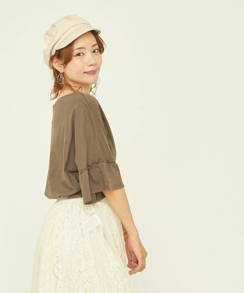 earth music&ecology(アースミュージックアンドエコロジー)の「・袖フリルプルオーバー(Tシャツ/カットソー・レディース・カーキ/オフホワイト/マスタード/ネイビー・FREE)」の3枚目の写真