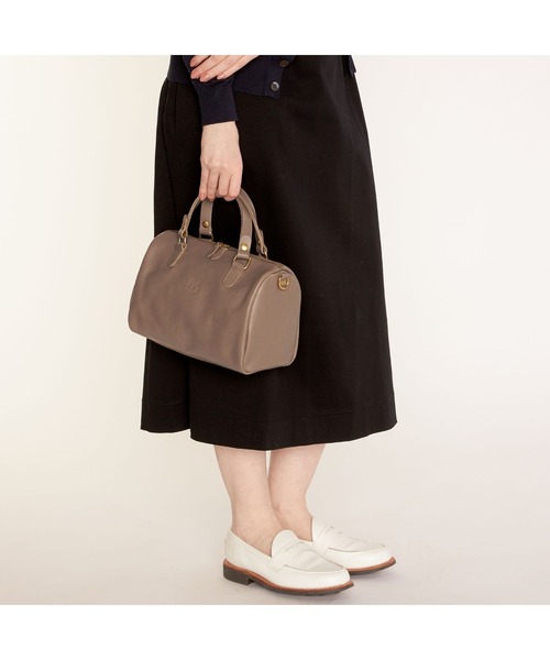 IL BISONTE(イルビゾンテ)の「IL BISONTE / ORIGINAL LEATHER / ボストンバッグ(ボストンバッグ・レディース・ダークブラウン/ブラック/ライトブラウン/ナチュラル/ネイビー/グレー/レンガ・FREE)」の9枚目の写真
