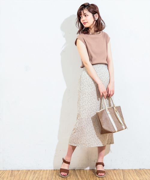 natural couture（ナチュラルクチュール）の「花柄ロングゆるタイトスカート（スカート・レディース・ブラック/ベージュ/ネイビー/ピンク・FREE）」の3枚目の写真