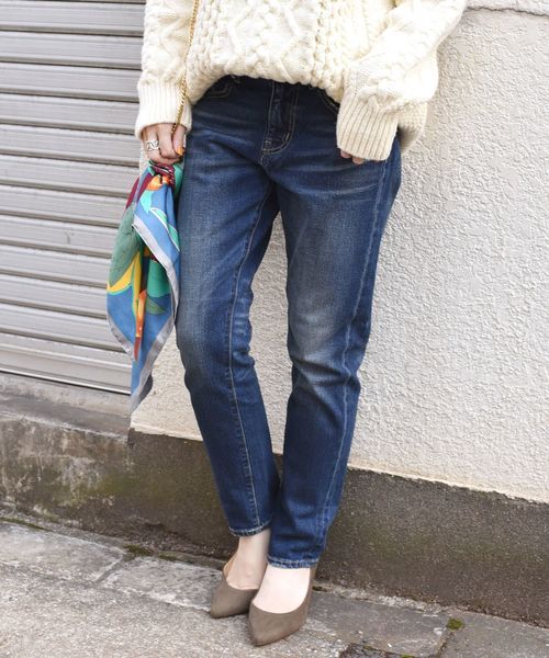 SHIPS（シップス）の「テーパードデニム◇（デニムパンツ・レディース・ネイビー・92/93/94/95）」の2枚目の写真