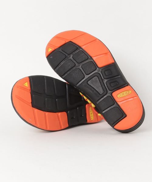 KEEN（キーン）の「UNEEK FLAT / ユニーク フラット（サンダル・レディース・ブラック×イエロー・22.5cm/23cm/23.5cm/24cm/24.5cm/25cm）」の3枚目の写真