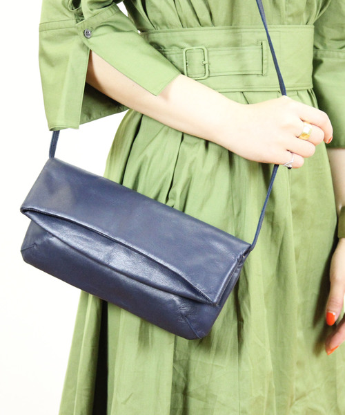 tsumori chisato CARRY（ツモリチサトキャリー）の「ソフトレザー　ショルダーバッグ（ショルダーバッグ・レディース・ブラック/ブラウン/ネイビー・FREE）」の3枚目の写真