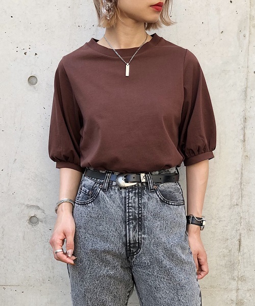 PAGEBOY(ページボーイ)の「コットンパフスリーブTシャツ(Tシャツ/カットソー・レディース・ブラック/ダークブラウン/ベージュ/オフホワイト/マスタード/レッド/カーキ・FREE)」の4枚目の写真