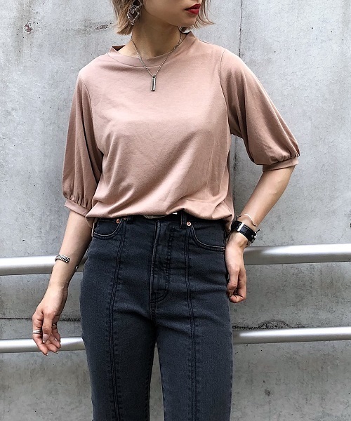 PAGEBOY(ページボーイ)の「コットンパフスリーブTシャツ(Tシャツ/カットソー・レディース・ブラック/ダークブラウン/ベージュ/オフホワイト/マスタード/レッド/カーキ・FREE)」の16枚目の写真
