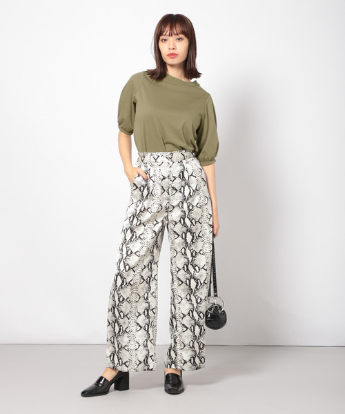 PAGEBOY(ページボーイ)の「コットンパフスリーブTシャツ(Tシャツ/カットソー・レディース・ブラック/ダークブラウン/ベージュ/オフホワイト/マスタード/レッド/カーキ・FREE)」の17枚目の写真