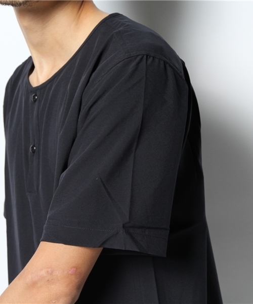 CIAOPANIC(チャオパニック)の「【Ciaopanic】総柄プリントSSヘンリー(Tシャツ/カットソー・メンズ・ネイビー/ベージュ・LARGE/MEDIUM)」の4枚目の写真