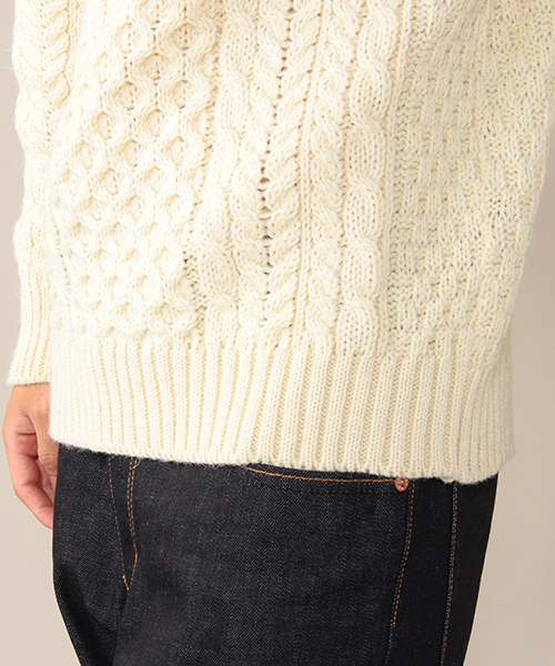 ROSE BUD COUPLES （ローズ バッド カップルズ）の「HIGHLAND CLUB / ケーブル編み ローゲージ ニット（ニット/セーター・メンズ・ホワイト系その他/チャコール/ブルー系その他・MEDIUM/SMALL/LARGE）」の4枚目の写真