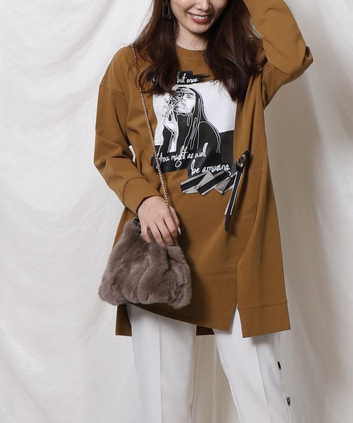 Re.Verofonna(ヴェロフォンナ)の「バイカラーリボンプリントチュニック(Tシャツ/カットソー)」|ブラウン