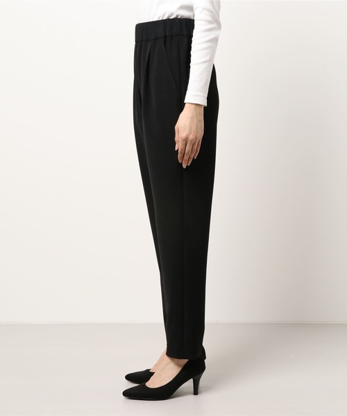 kaene（カエン）の「ストレッチタックパンツ（スーツパンツ・レディース・ブラック/ベージュ・2/3）」の3枚目の写真