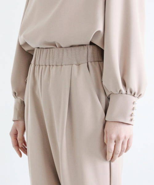 kaene（カエン）の「ストレッチタックパンツ（スーツパンツ・レディース・ブラック/ベージュ・2/3）」の8枚目の写真