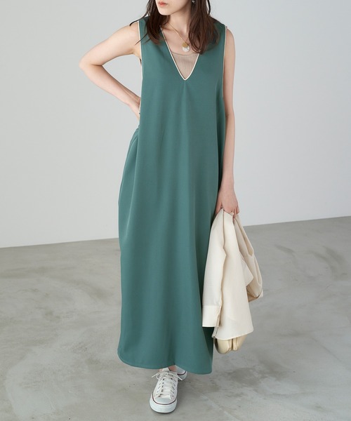 Chaco closet(チャコ クローゼット)の「パイピング配色Vネックロングジャンスカ/ノースリワンピース(ワンピース・レディース・ブラック/アイボリー/モカ/ブルー系その他・FREE)」の4枚目の写真