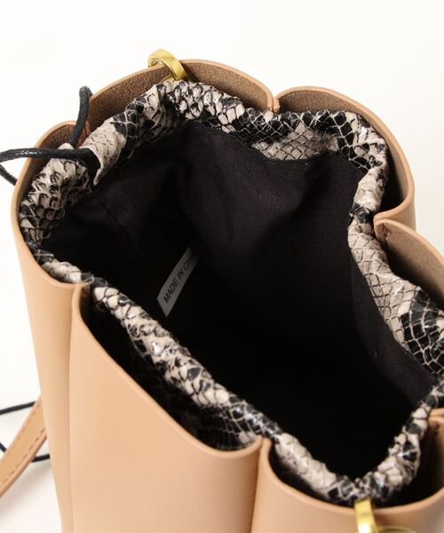 histoire(イストワール)の「花びらバケツワンハンドルバッグ/ショルダー・巾着袋付き(ショルダーバッグ・レディース・ブラック/ベージュ/アイボリー・FREE)」の11枚目の写真