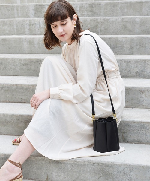 histoire(イストワール)の「花びらバケツワンハンドルバッグ/ショルダー・巾着袋付き(ショルダーバッグ・レディース・ブラック/ベージュ/アイボリー・FREE)」の3枚目の写真