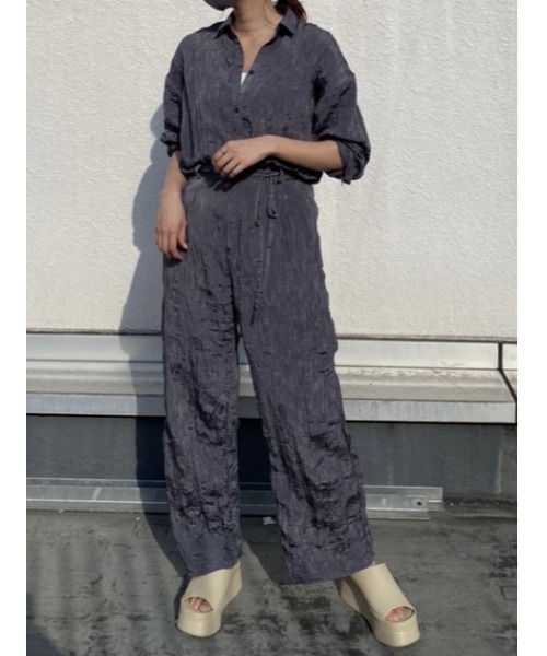 THROW by SLY(スローバイスライ)の「THROW WRINKLE RELAX PT リラックス パンツ(スラックス・レディース・ベージュ/ピンク/グレー・1/2)」の4枚目の写真