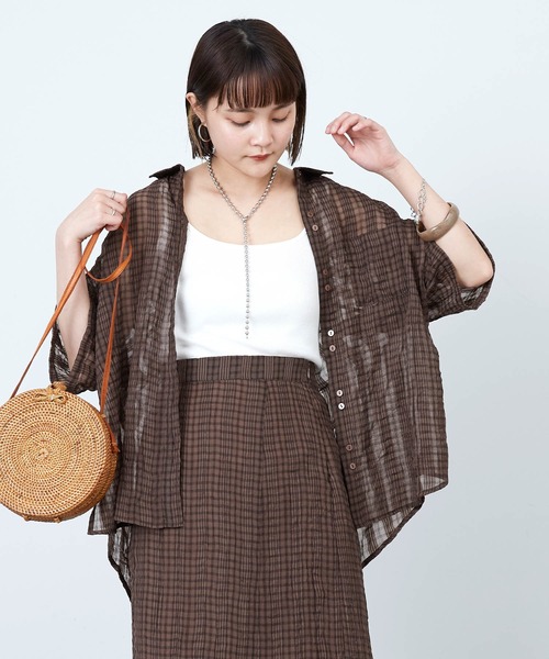 mikke(ミッケ)の「しわ加工シアーチェック半袖シャツ(シャツ/ブラウス・レディース・ブラウン/グレー/グリーン・FREE)」の2枚目の写真