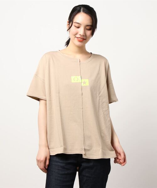 Q（キュー）の「プリントハギTシャツ（Tシャツ/カットソー・レディース・ブラック/ベージュ・MEDIUM）」の6枚目の写真