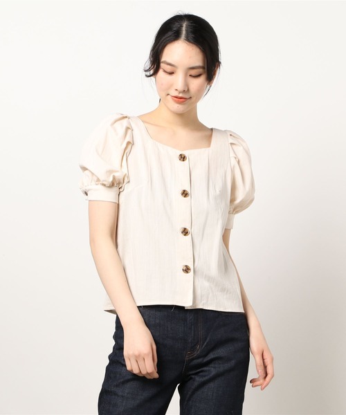 INGNI（イング）の「スクエアネックタックパワショル／ブラウス（シャツ/ブラウス・レディース・アイボリー/ライトブラウン/ライトカーキ/ブラック系その他3/ベージュ系4・M）」の2枚目の写真