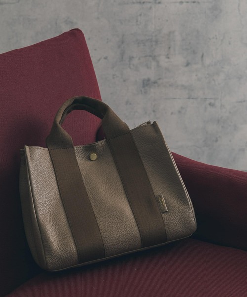 URBAN RESEARCH ROSSO WOMEN(アーバンリサーチ ロッソ)の「VIOLAd’ORO GINO トート レザー(トートバッグ・レディース・ブラック/ベージュ・-)」の1枚目の写真