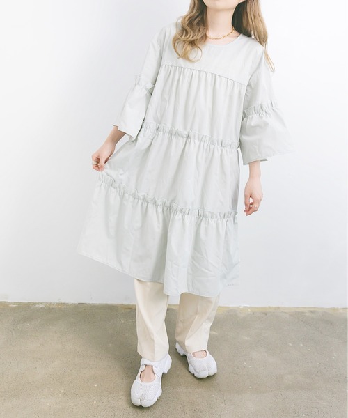 nemne store（ネンネストア）の「お花畑に行くティアードミニワンピース（ワンピース・レディース・オフホワイト/ミント/クリーム・フリー）」の3枚目の写真