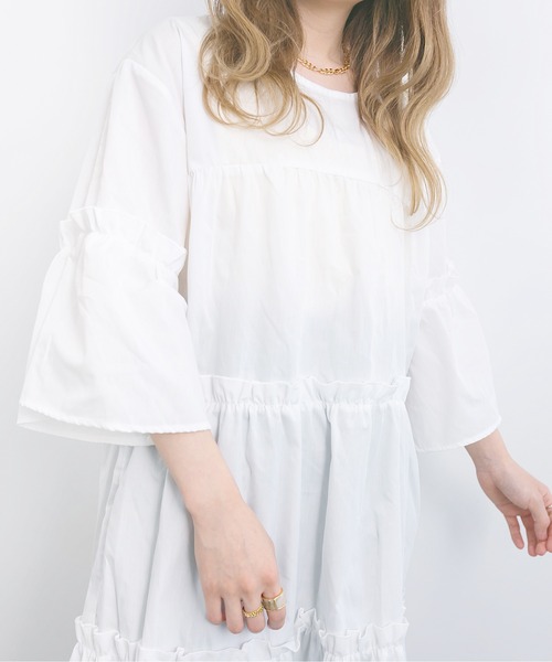 nemne store（ネンネストア）の「お花畑に行くティアードミニワンピース（ワンピース・レディース・オフホワイト/ミント/クリーム・フリー）」の5枚目の写真