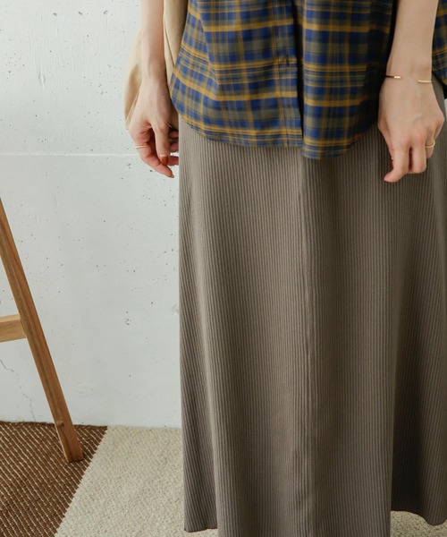 URBAN RESEARCH DOORS（アーバンリサーチドアーズ）の「リブカットフレアスカート（スカート・レディース・チャコールグレー/モカ/ライトベージュ・ONE）」の10枚目の写真