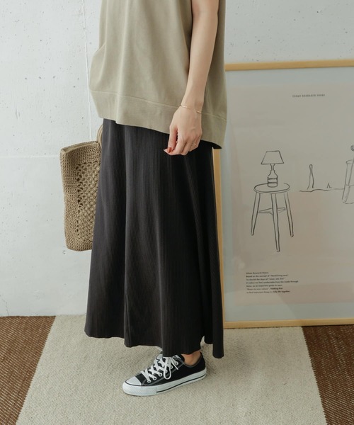 URBAN RESEARCH DOORS（アーバンリサーチドアーズ）の「リブカットフレアスカート（スカート・レディース・チャコールグレー/モカ/ライトベージュ・ONE）」の17枚目の写真