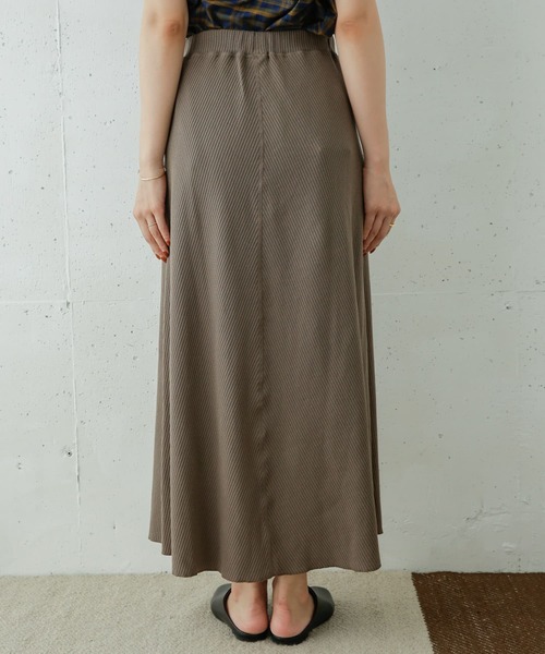 URBAN RESEARCH DOORS（アーバンリサーチドアーズ）の「リブカットフレアスカート（スカート・レディース・チャコールグレー/モカ/ライトベージュ・ONE）」の22枚目の写真