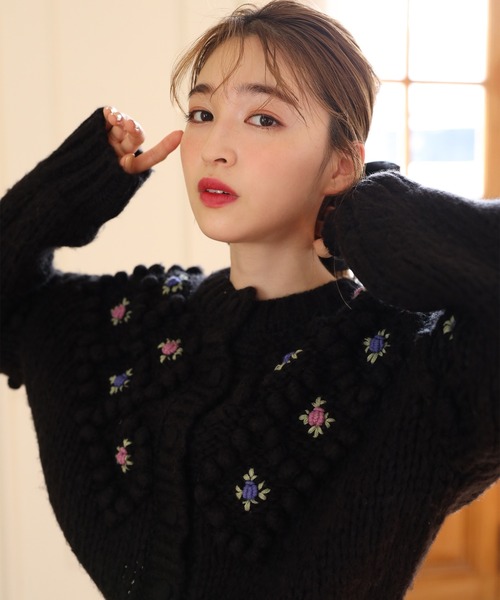 one after another NICE CLAUP（ワンアフターアナザーナイスクラップ）の「【新色追加】マストトレンドのカーディガン。愛されお花刺繍カーディガン（カーディガン/ボレロ・レディース・アイボリー/ブラック/ベージュ/サックスブルー/オフホワイト・FREE）」の14枚目の写真