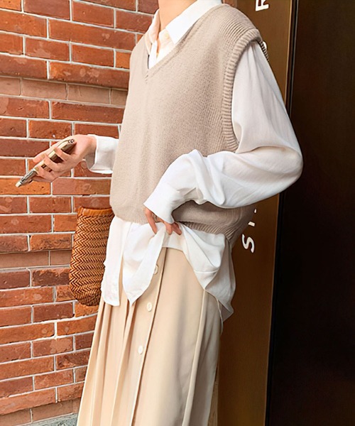 me+em select（ミームセレクト）の「★ニュアンスカラー　Vネックコンパクトゆるニットベスト（ベスト・レディース・ライトブルー/オートミール/ベージュ/パープル・FREE）」の18枚目の写真